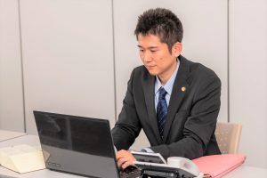 井上弁護士